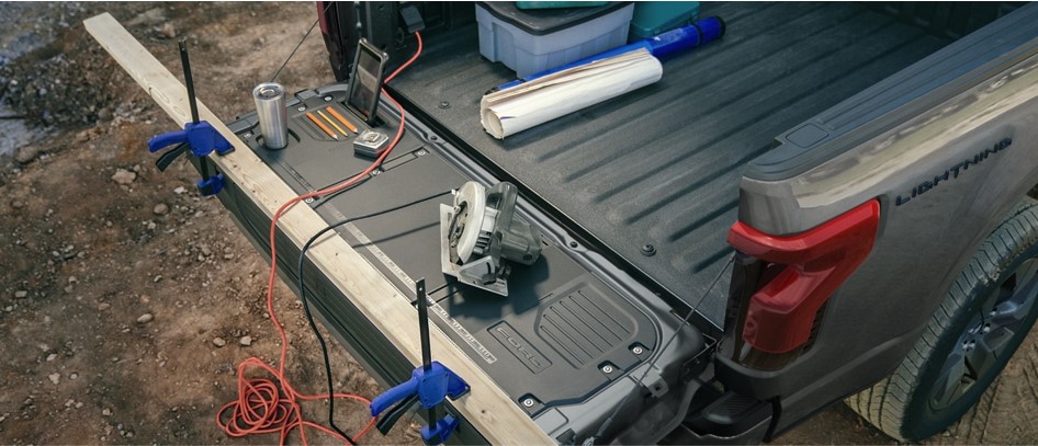 2022 Ford F-150 Lightning - Tailgate Work Surface