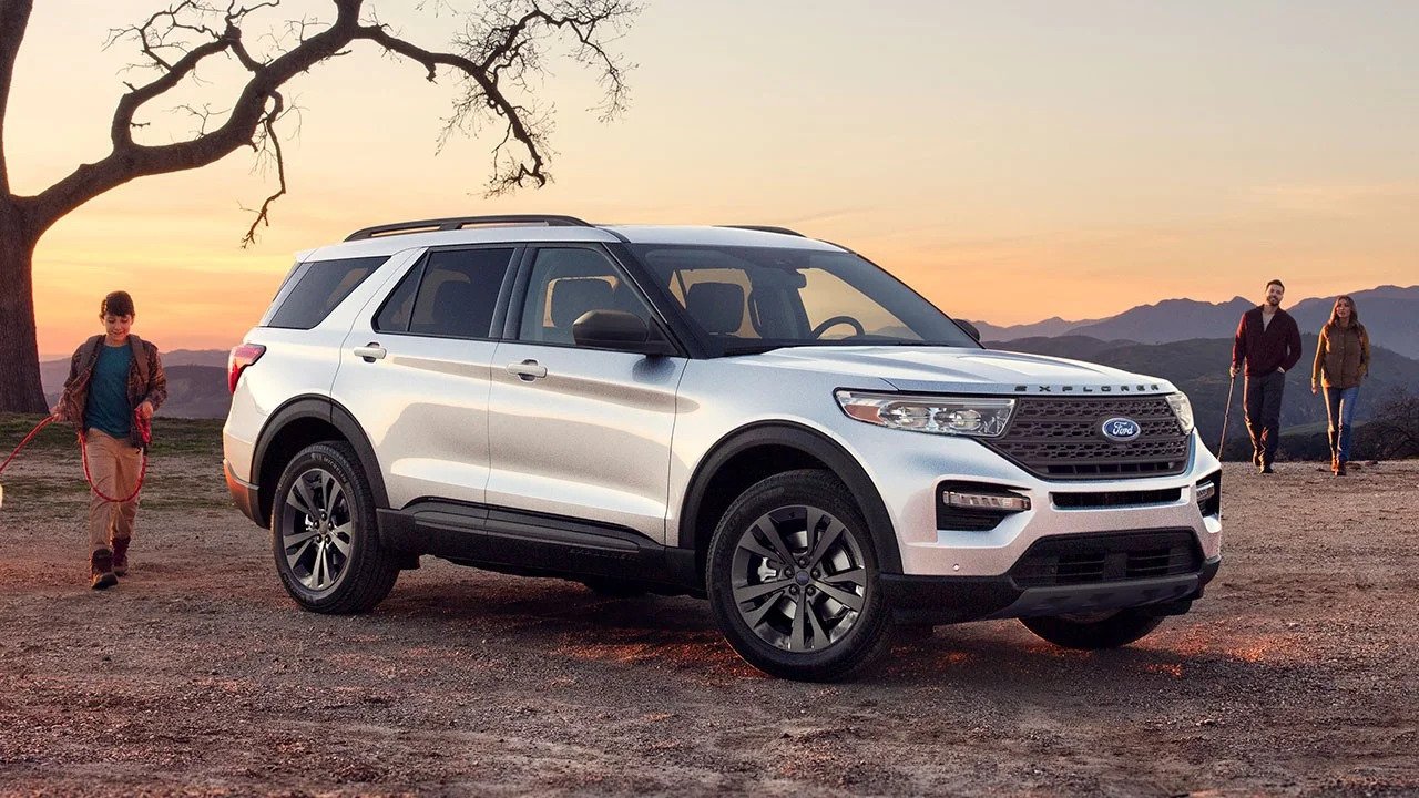 The Ford Explorer Platinum carries over most ST line features including a premium technology package, blind spot information system, leather seating surfaces, convenience features, remote keyless entry, and heated first row seats.