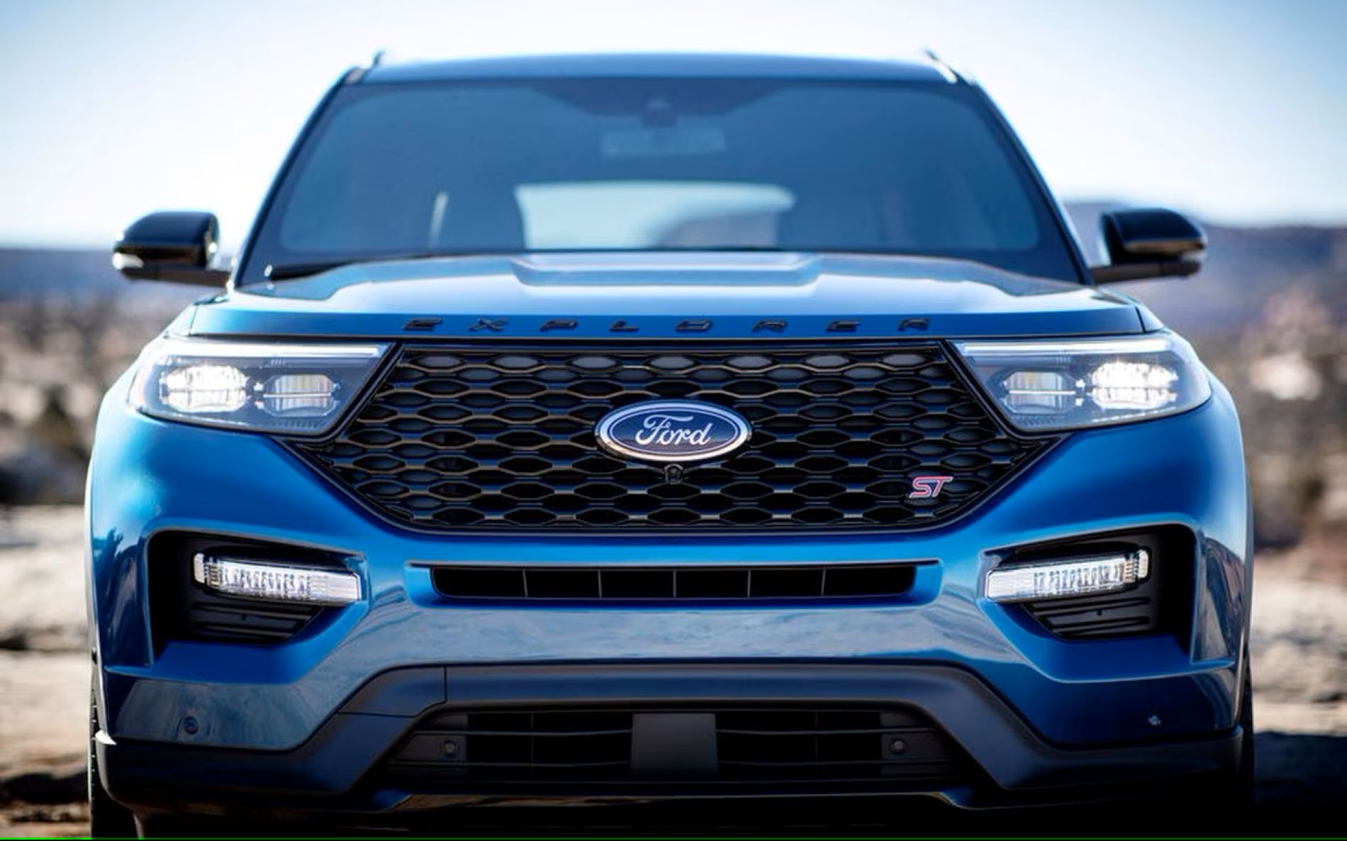 The Ford Explorer ST features system rear view camera, A roof rack, automatic high Beams, ten speed automatic transmission, intelligent adaptive cruise control, automatic emergency braking, keyless ignition system, are all available on the Ford Explorer ST.